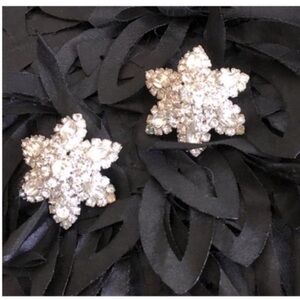 Vintage screw-back clip on silver tone and clear crystal cluster floral earrings